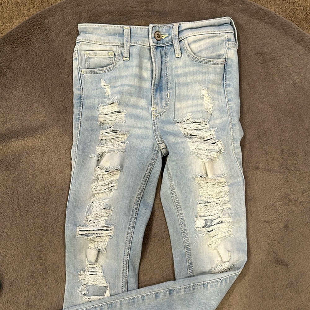 Light wash hollister skinny jeans
